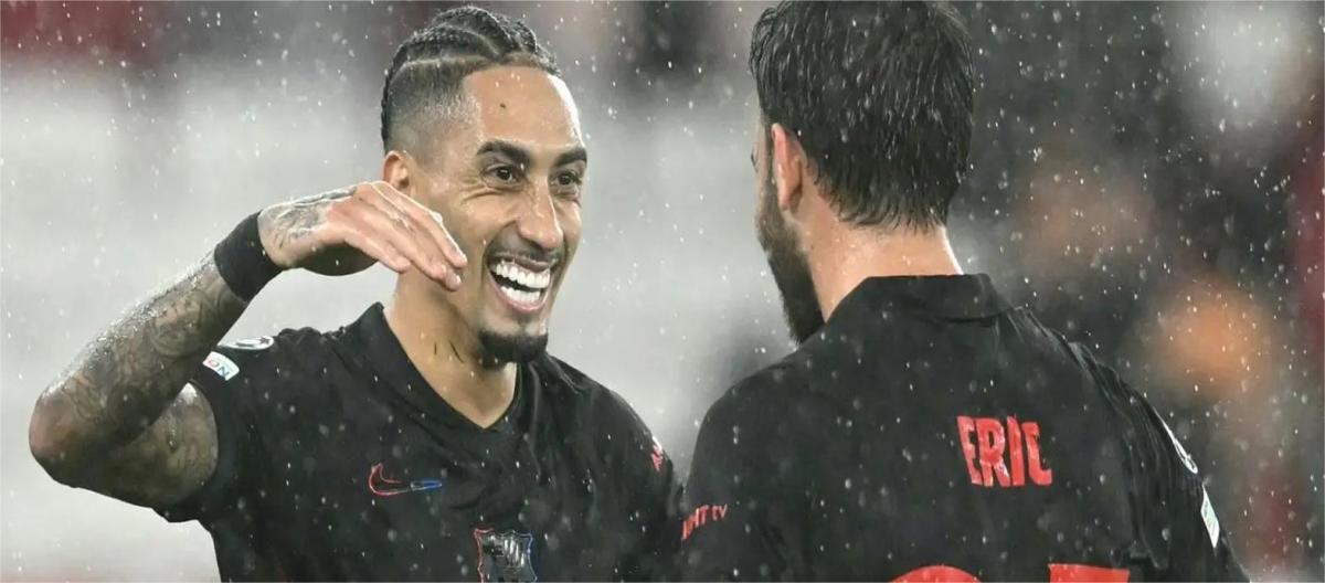 Champions League - Rafinha scored twice as Barcelona beat Benfica 5-4