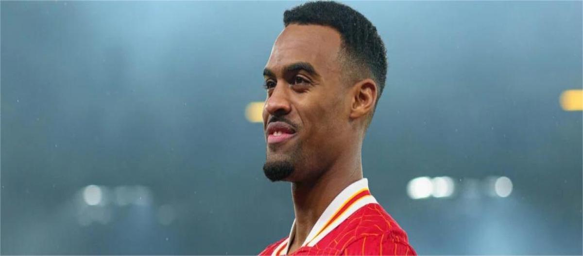 不断在困难时刻学习　范迪克为赫拉芬贝赫感到骄傲