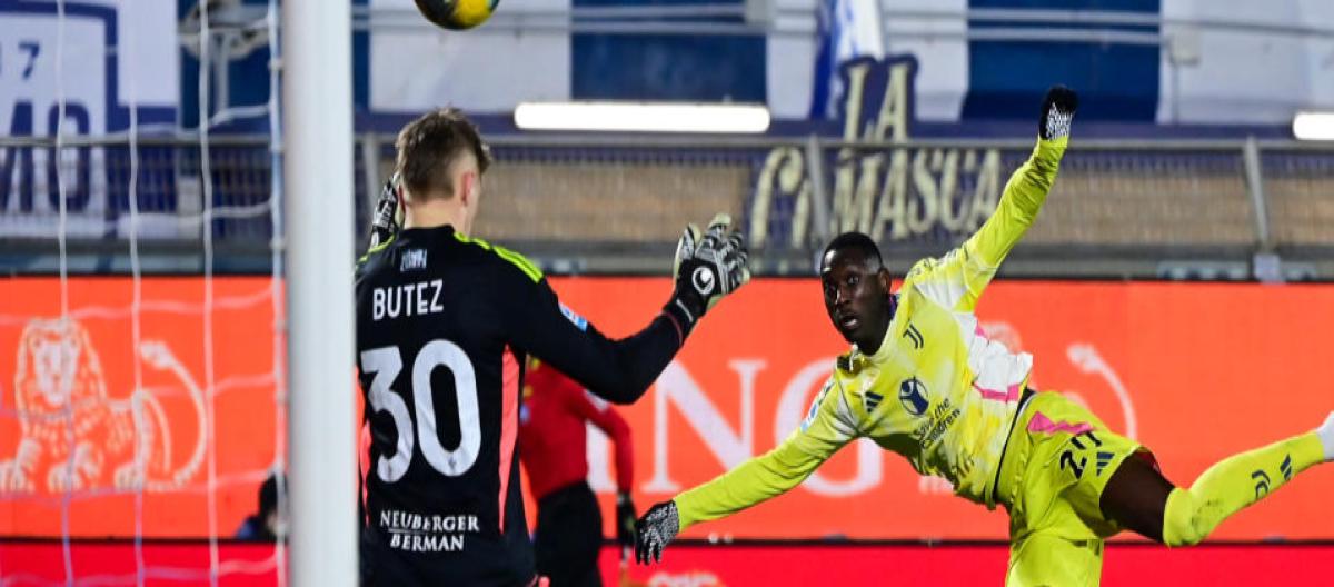 Serie A-Muani scored twice to help Juventus beat Como 2-1