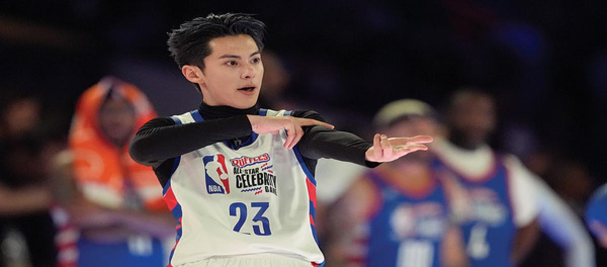 Wang Hedi played in the NBA Celebrity Game again and contributed 2 points to help the team win Wang Hedi played in the NBA Celebrity Game again and contributed 2 points to help the team win