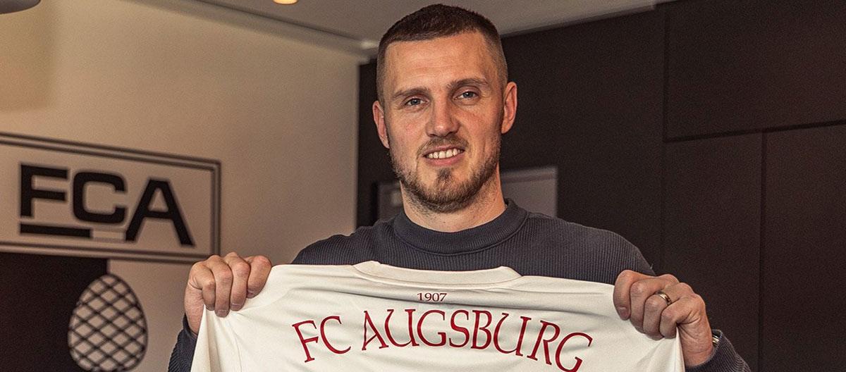 Augsburg completes contract extension with Dutch center back Jeffrey Gouweleeuw..