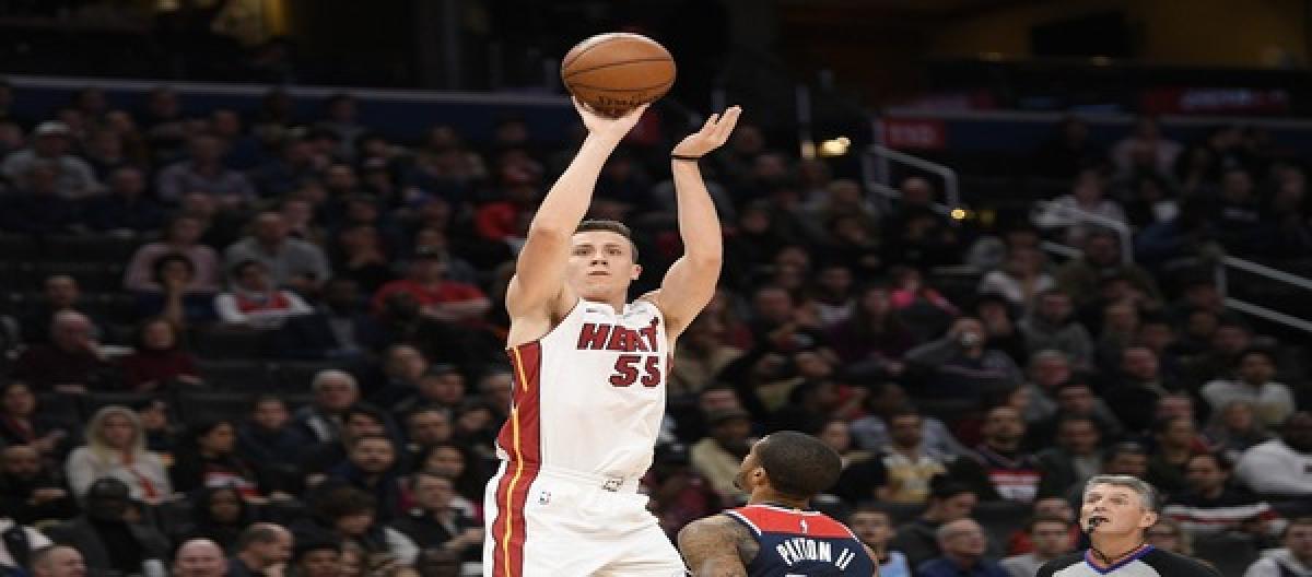 Shooter's nature! Duncan Robinson contributed 9 points with accurate three-pointers in the first half to help the Heat keep the score close