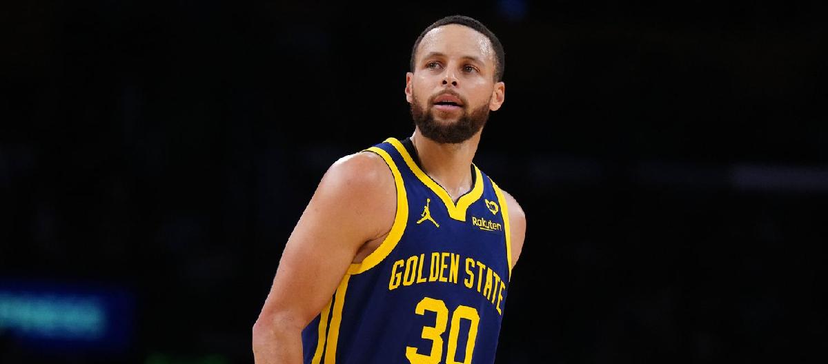 Stephen Curry's long three-pointer shocked the audience