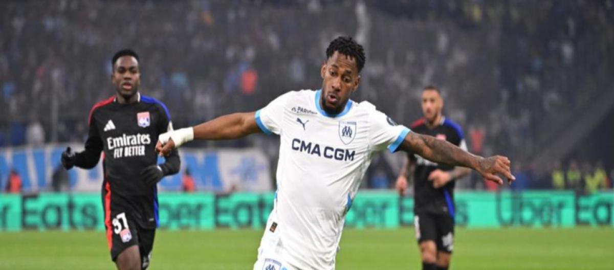 官方：马赛与29岁后卫阿米尔·穆里略续约至2028年