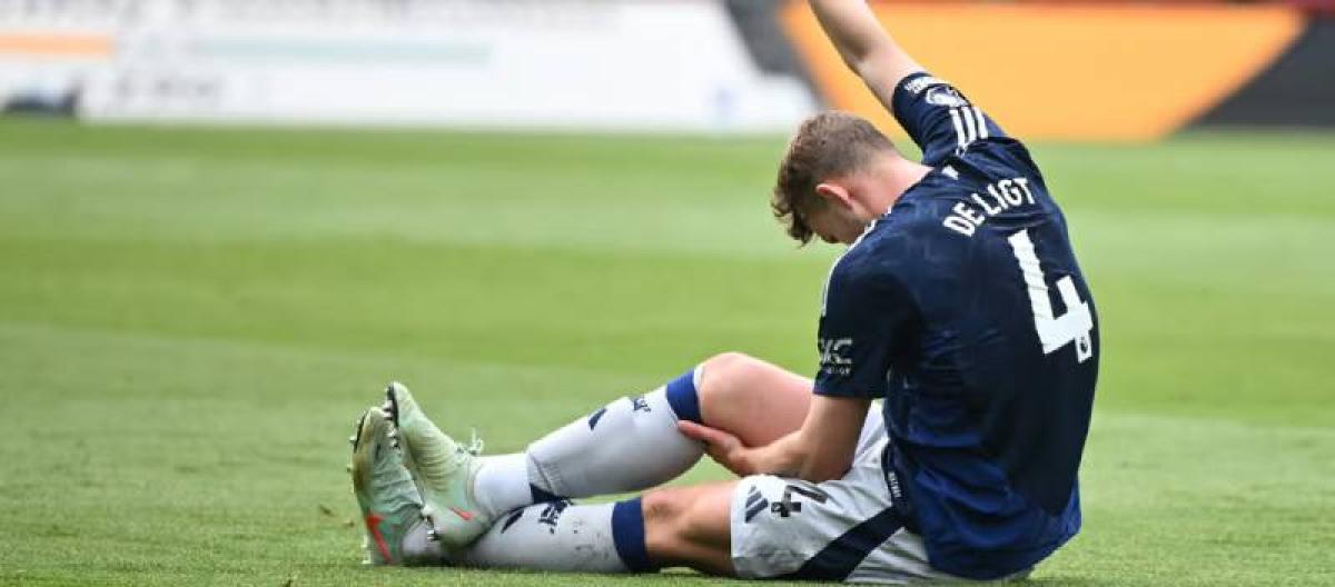 马泰斯·德利赫特比赛中伤退　主帅阿莫林担心未来阵容