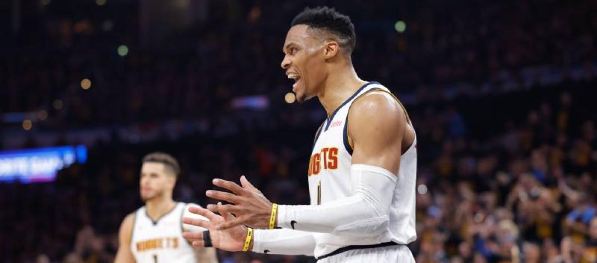 Westbrook fractures his right hand and will undergo surgery. He promises to return to the NBA with full strength.