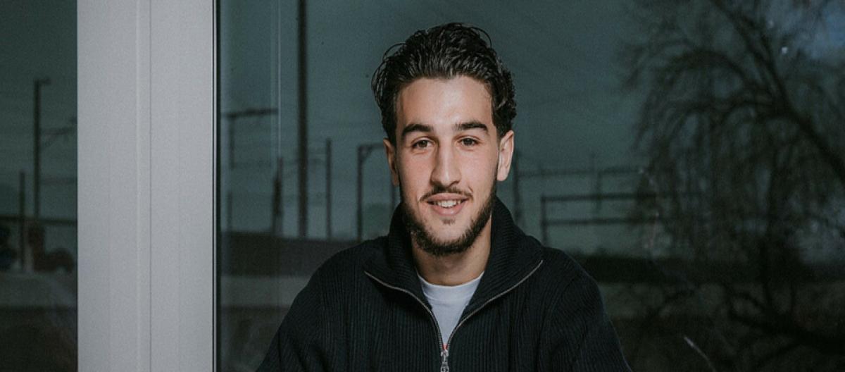 官方：巴塞尔后腰莱昂·阿夫杜拉胡正式加盟霍芬海姆，将身披7号球衣