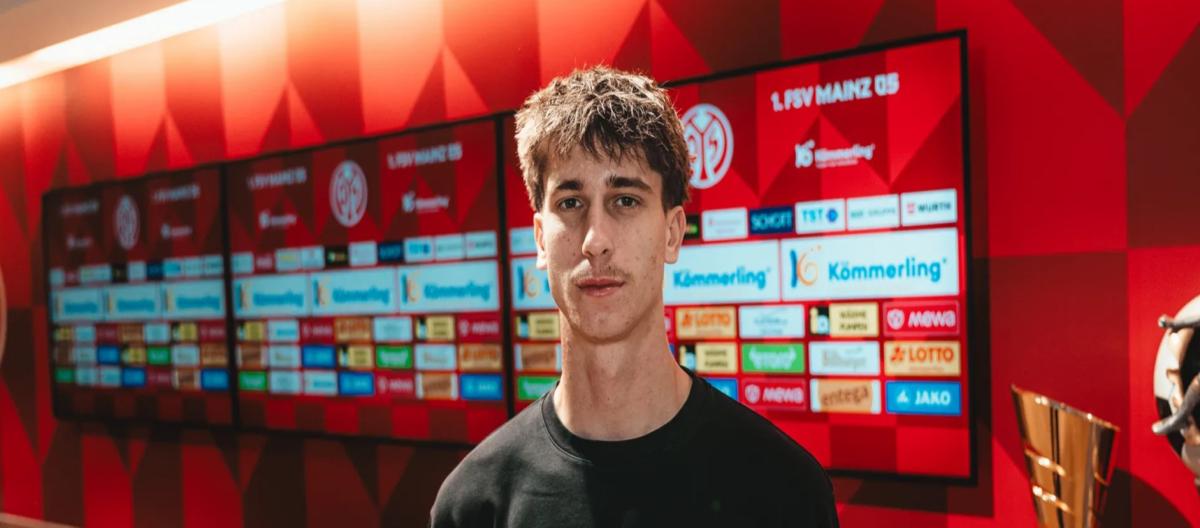 Official: Mainz signs 21-year-old left-back Casey Bosz from Melbourne Victory on a 4-year contract