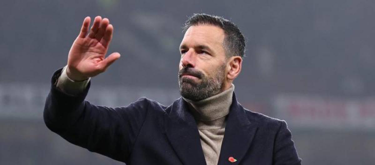 Leicester City announces parting ways with manager Ruud van Nistelrooy