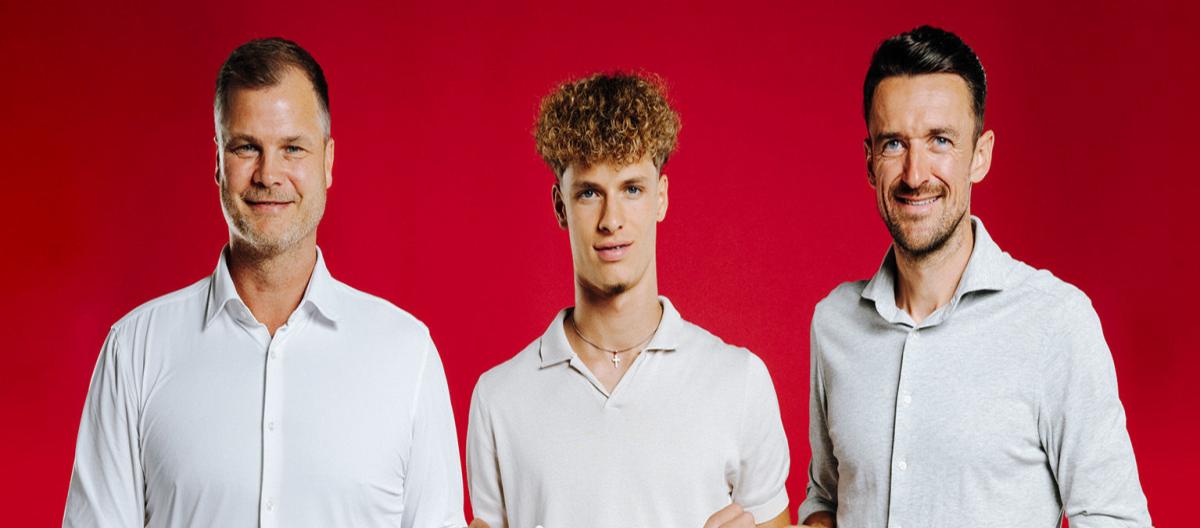 斯图加特官宣签下18岁攻击手拉扎尔·约万诺维奇，合约为期4年