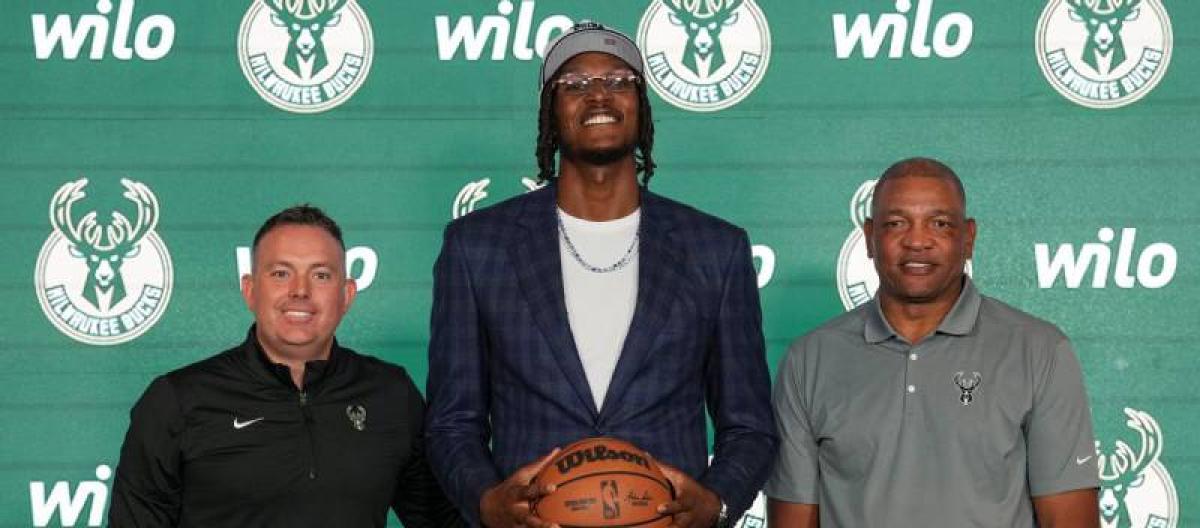 Myles Turner officially joins Milwaukee Bucks