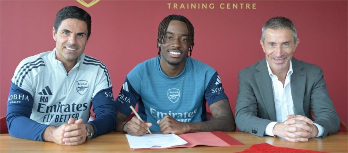 Madueku signs long-term contract with Arsenal