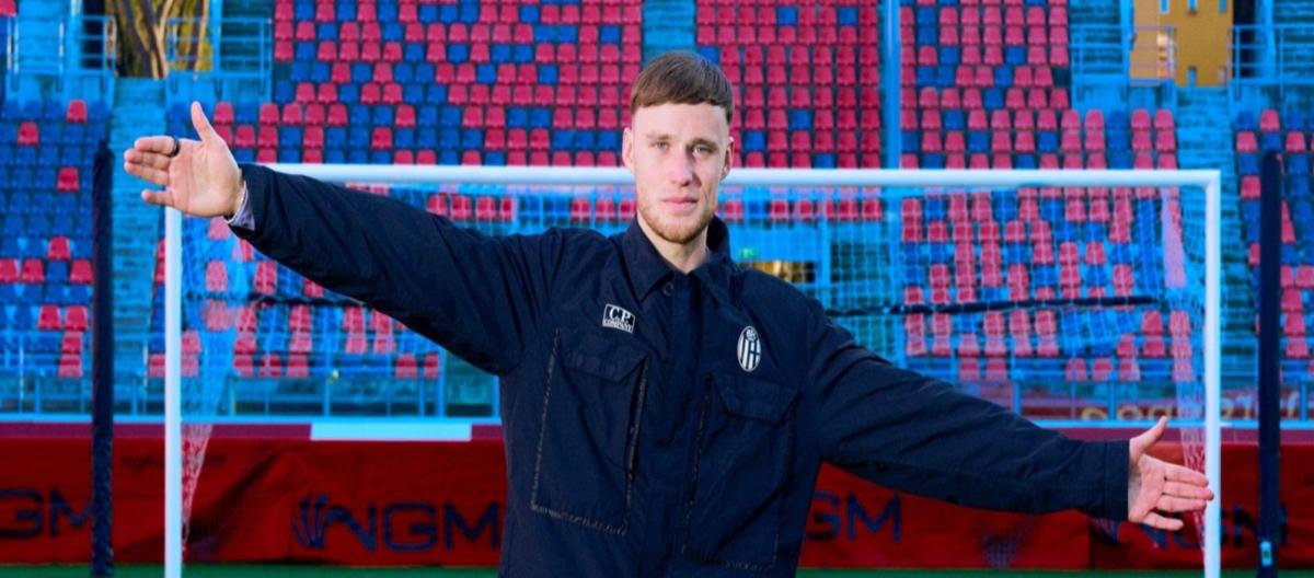 Bologna defender Sam Beckerma officially joins Napoli and will wear the No. 31 jersey