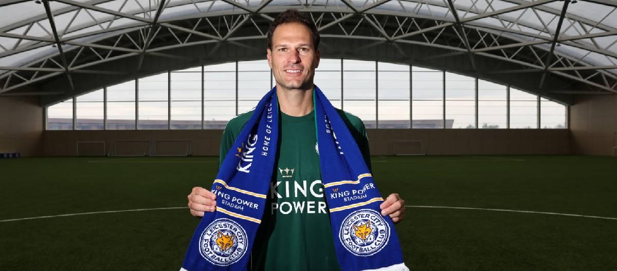 Leicester City sign Asmir Begovic on a one-year contract