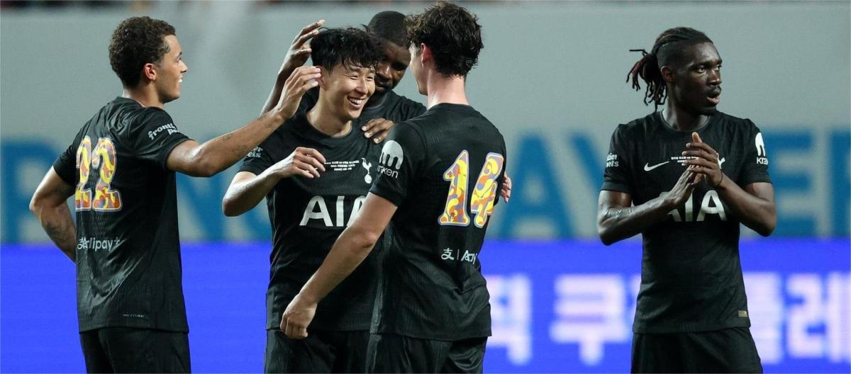 Players from both teams lined up to pay tribute to Son Heung-min. Thomas Frank called it a touching and heartfelt farewell.