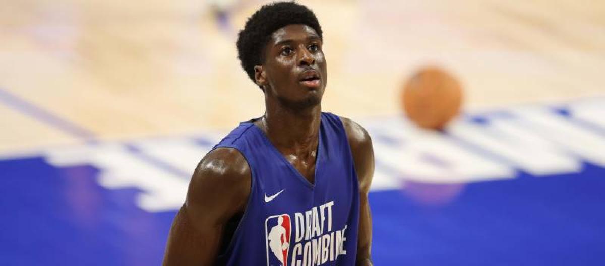 布鲁克林篮网签下新秀德雷克·鲍威尔