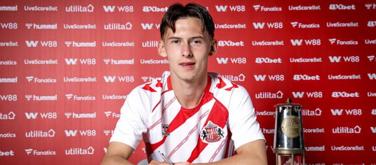 Sunderland starlet Chris Rigg extends contract until 2030