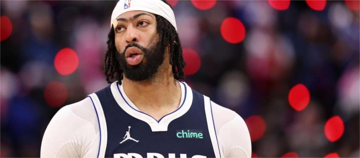 Klay Thompson praised Anthony Davis as a very strong power forward with both offensive and defensive capabilities