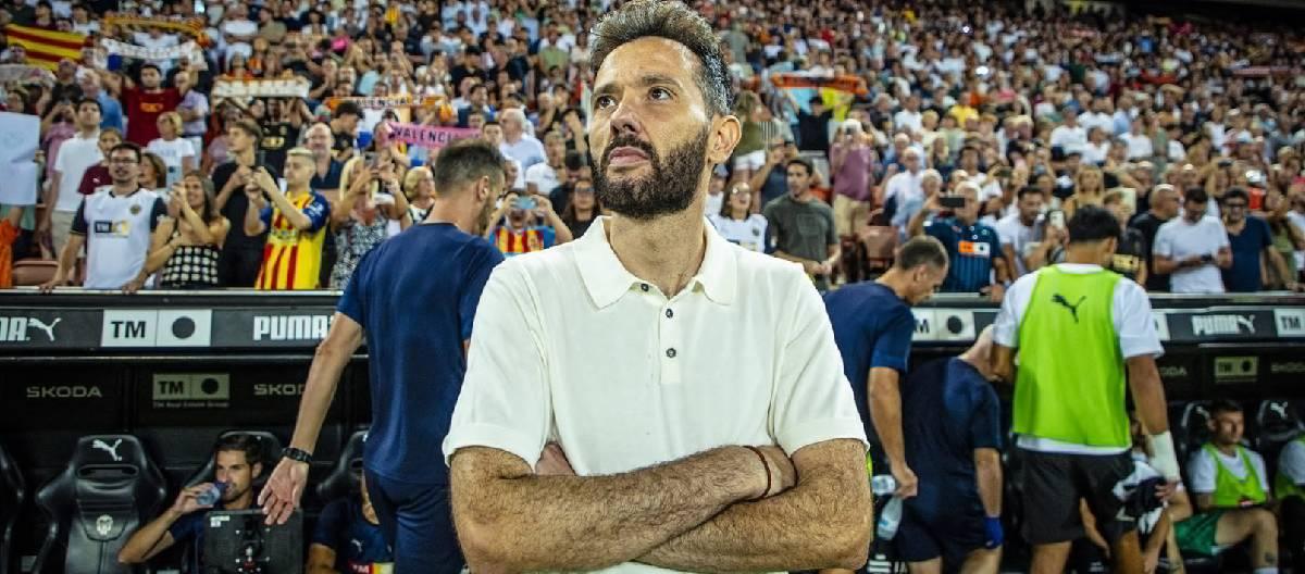 卡洛斯·科尔贝兰:我很满意球队的表现,球迷们的支持也非常震撼 卡洛斯·科尔贝兰:我很满意球队的表现,球迷们的支持也非常震撼