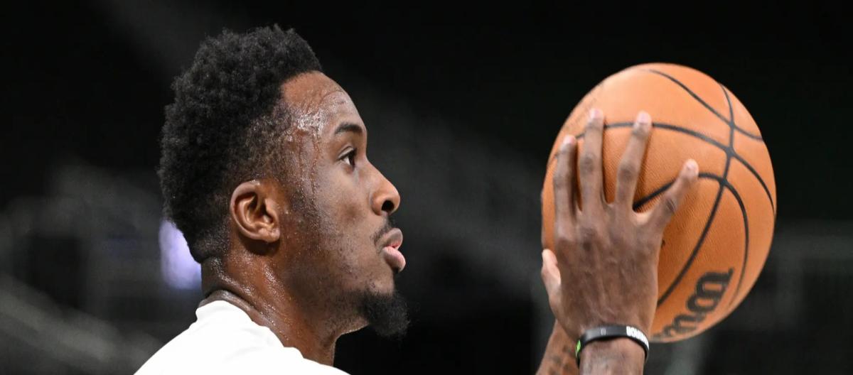 官方：雄鹿1年290万欧元续约萨纳西斯·阿德托昆博