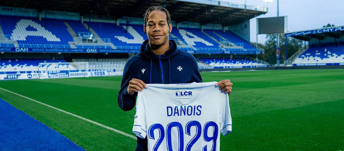 欧塞尔与法国U21国脚凯文·达诺瓦完成续约。