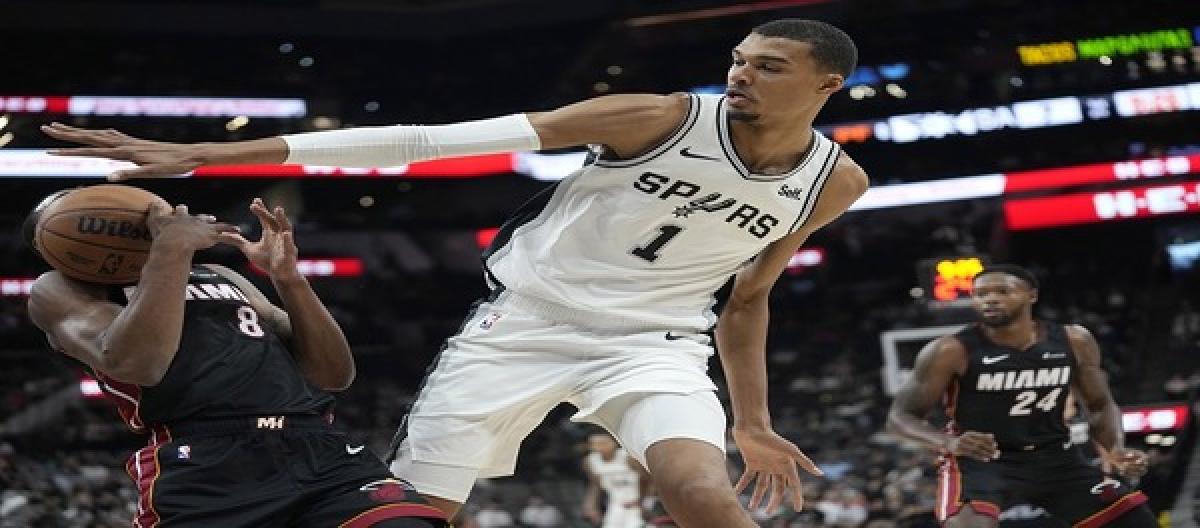 Wenban Yama's steady performance helped the Spurs defeat the Heat 112-107