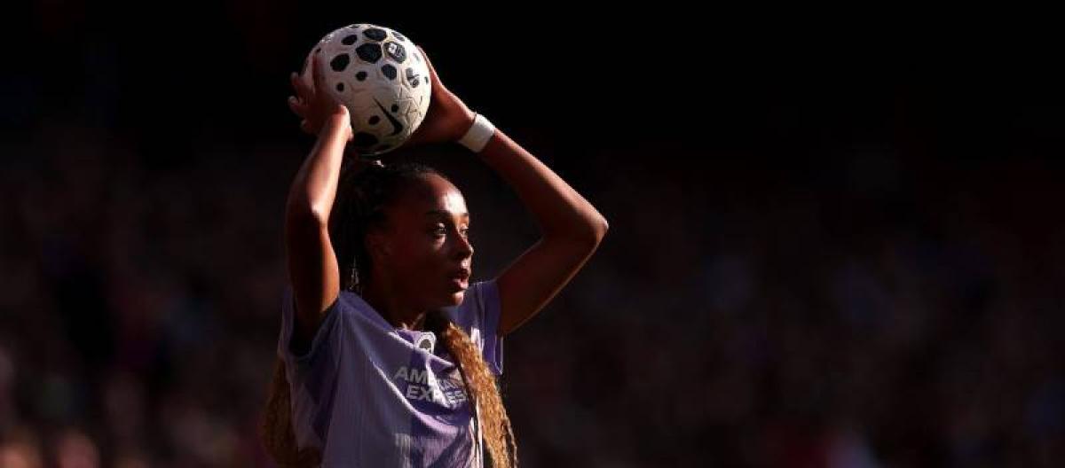 英女超 - 布莱顿后卫梅莱斯·姆波姆头部重创倒地