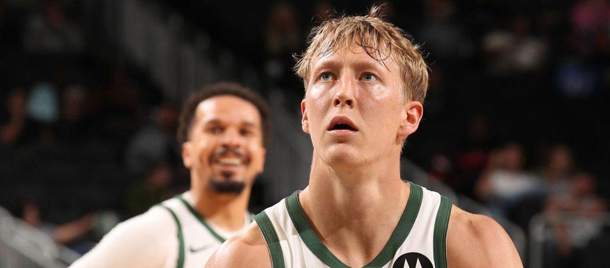 Shams Charania: Milwaukee Bucks have agreed to a new, four-year, $45 million contract extension with shooting guard A.J. Green..