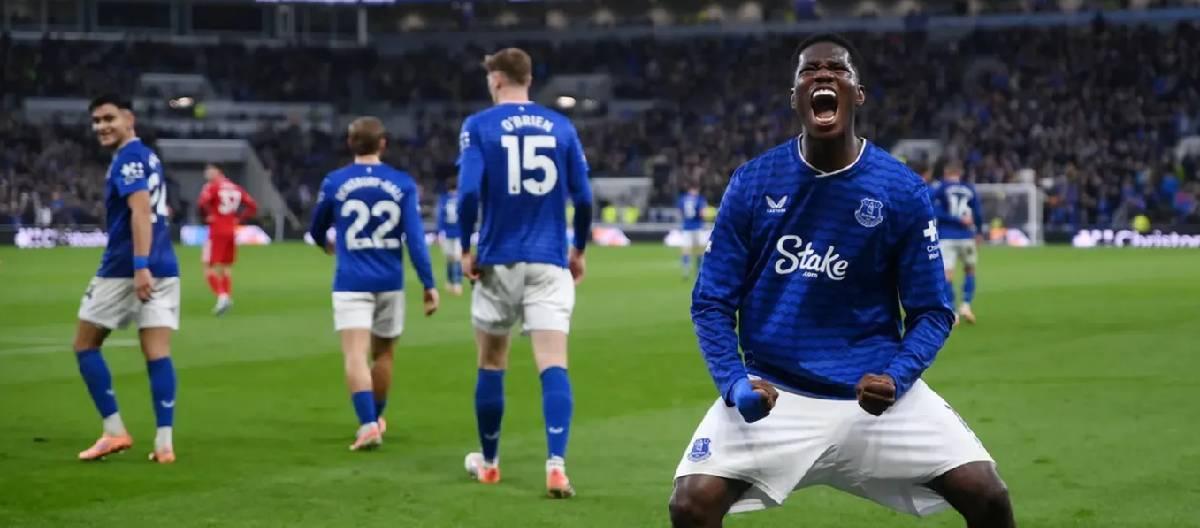 大卫·莫耶斯赞扬了球员们在比赛中的顽强斗志，并对球迷们的支持表达了感激之情