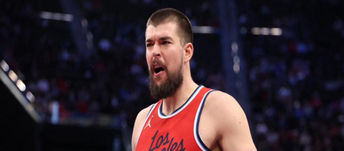 美记：快船目前并未考虑交易祖巴茨