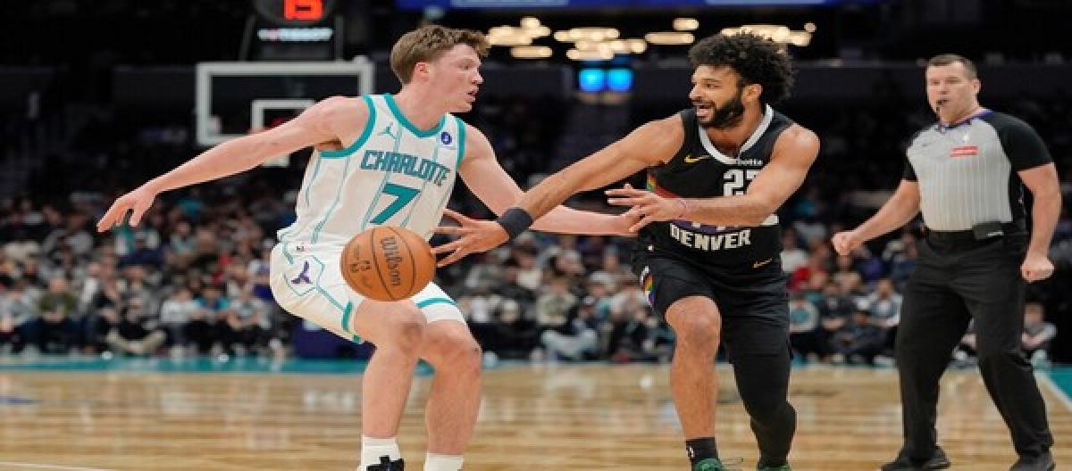 Murray scored 34 points as the Nuggets defeated the Hornets 115-106.