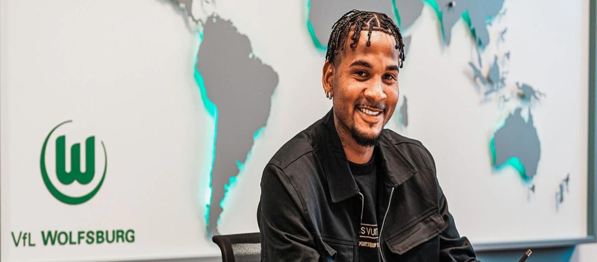 Flamengo center-back Clayton will join Wolfsburg on a free transfer, on a four-and-a-half-year contract.