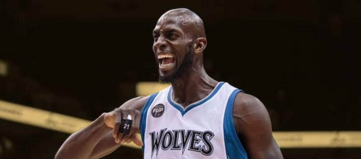 Garnett returns to Timberwolves, officially retiring his No. 21 jersey.