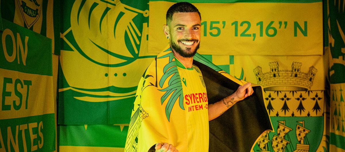 Olympiakos' former France international attacking midfielder Rémy Cabella joins Nantes on-loan..