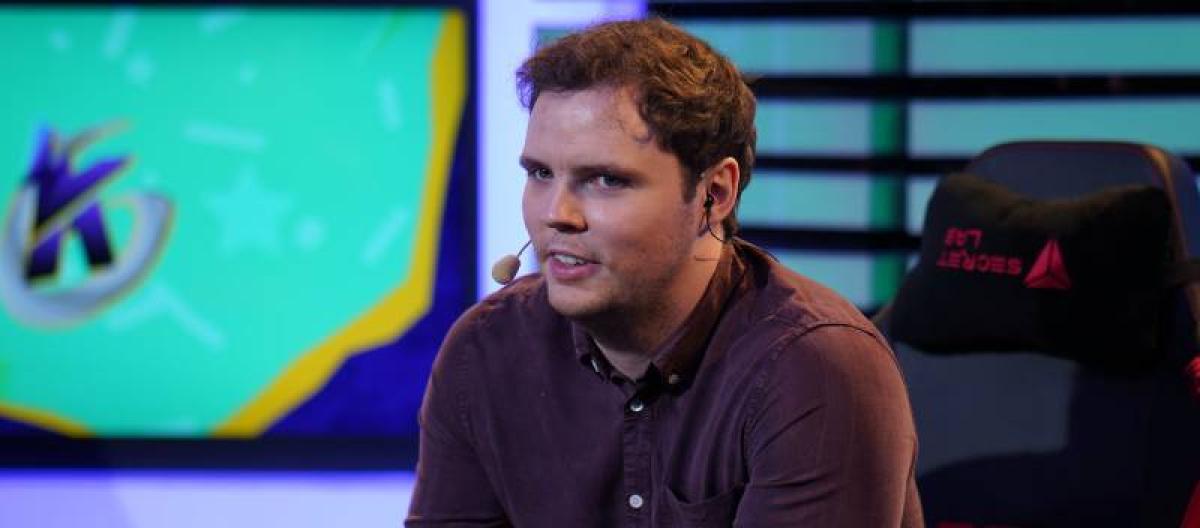 TI3 champion Admiral Bulldog auctions off his TI championship ring.