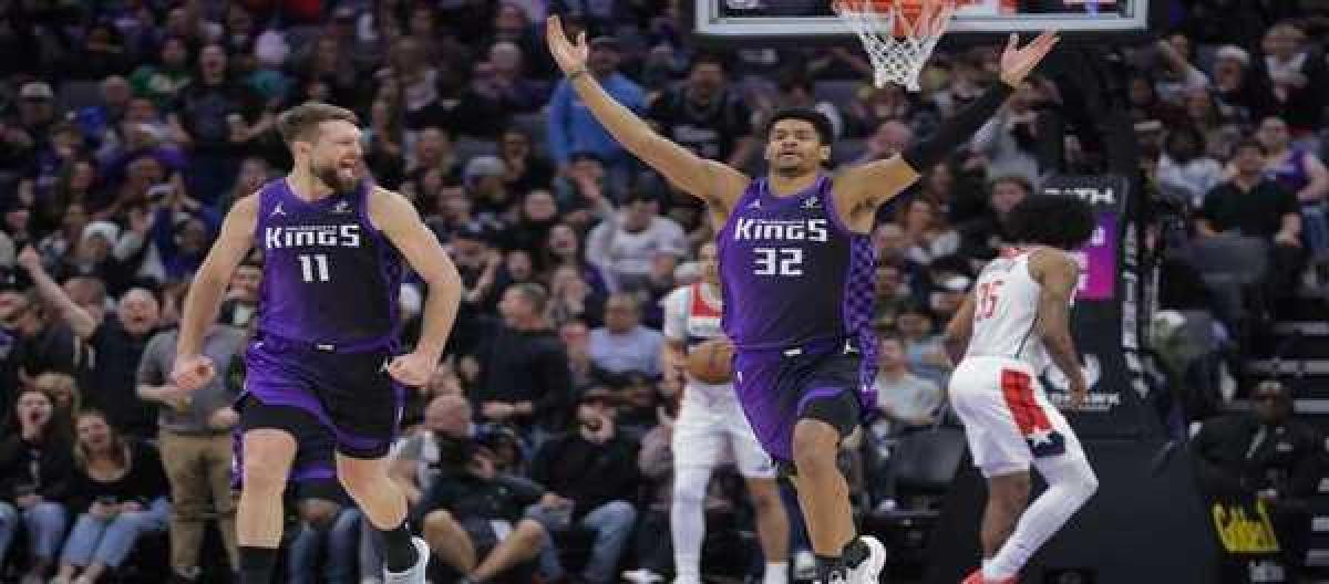 Russell Westbrook scored 26 points in a losing effort as the Kings easily defeated the Wizards 128-115.