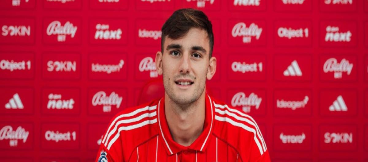 Napoli bought out Loluca and loaned him to Nottingham Forest; the contract included a buy-out clause.