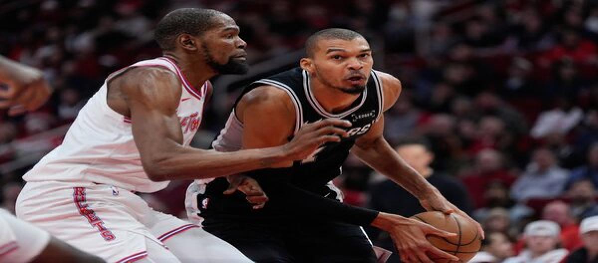 With 28 points from Wahlbarg and Yamaz, the Spurs defeated the Rockets 111-99.