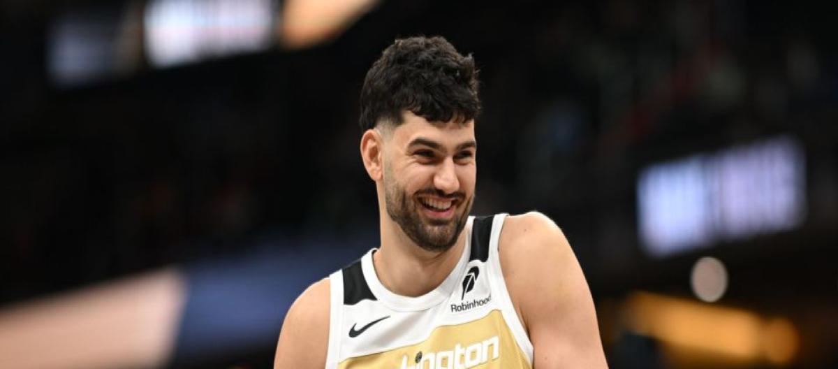 奇才官方：转正双向中锋武克切维奇，签下发展联盟内线利基·布莱克