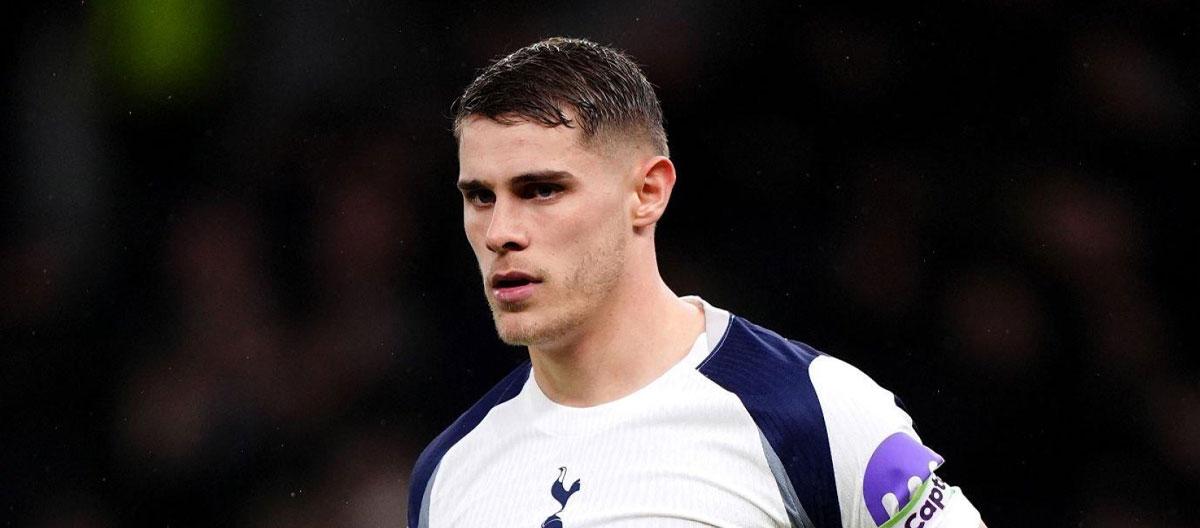 Fabrizio Romano reveals that defender Micky Van de Ven is still far away from finalizing a contract extension with Tottenham Hotspur..