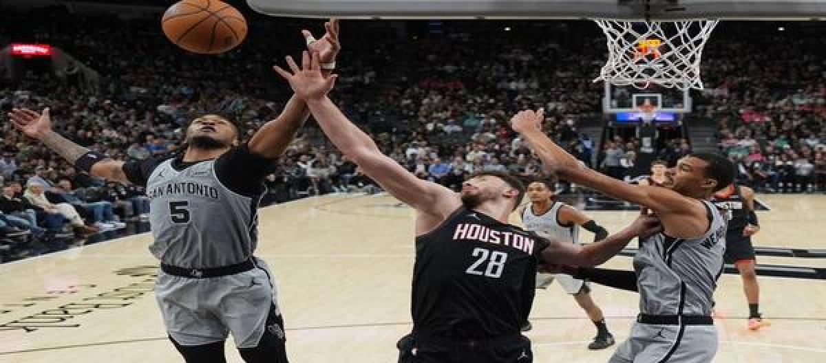 With 29 points from Wabanjama, the Spurs cruised to a 145-120 victory over the Rockets.