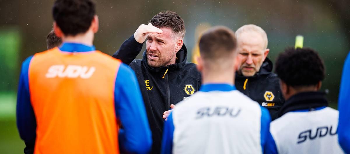 罗布·爱德华兹认为球队应重新找回胜利节奏，同时努力营造积极向上的俱乐部氛围