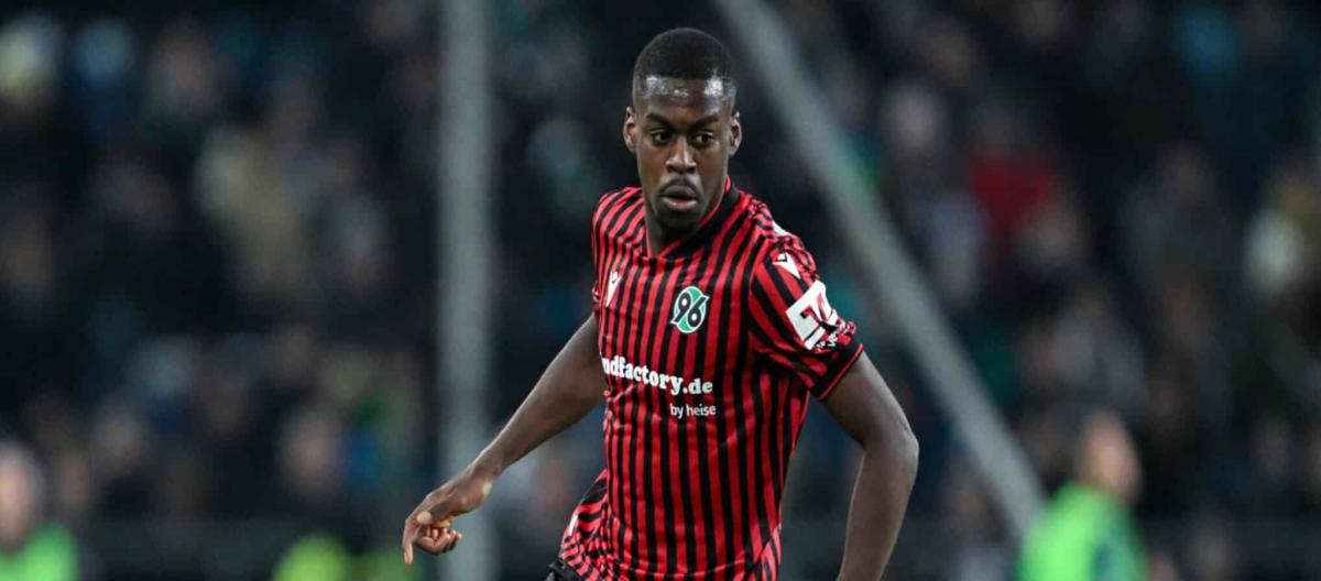 Official: Bayern Munich activate buy-back clause to bring back 20-year-old midfielder Asseko from Hannover. Official: Bayern Munich activate buy-back clause to bring back 20-year-old midfielder Asseko from Hannover.