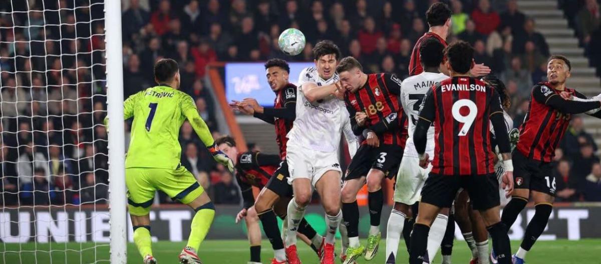 Premier League – Maguire shows red card as Manchester United draw 2-2 with Bournemouth Premier League – Maguire shows red card as Manchester United draw 2-2 with Bournemouth