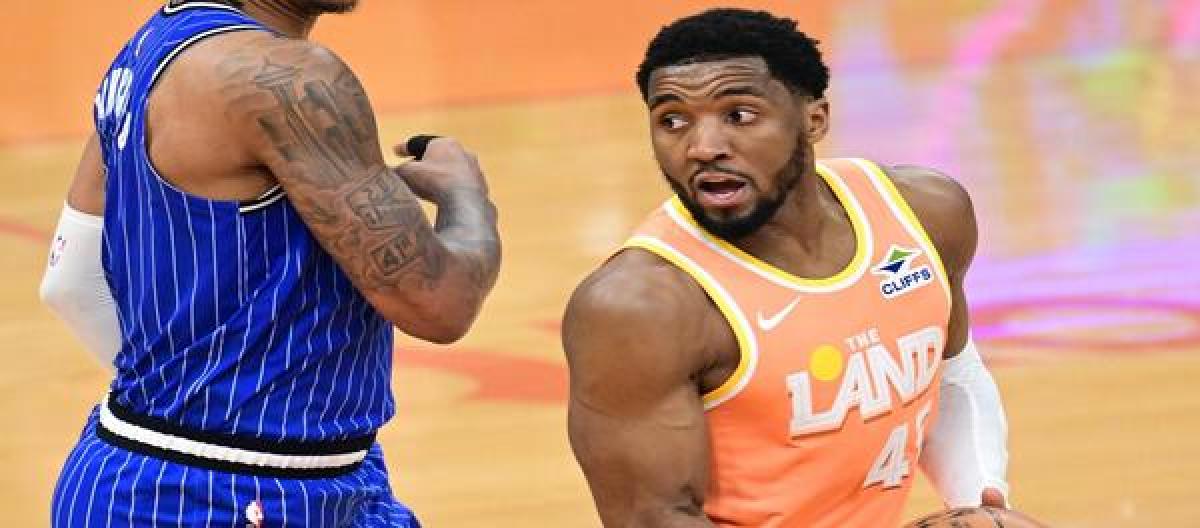 米切尔42分火力全开 骑士以136-131险胜魔术