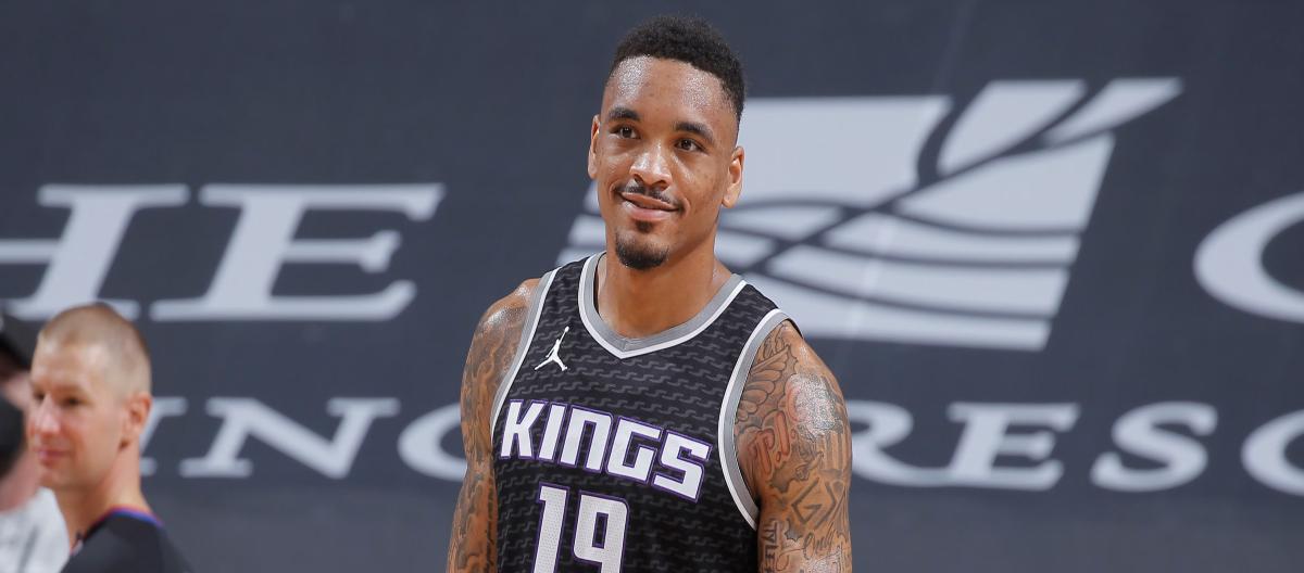 Official: The Sacramento Kings have used their injury exception to sign swingman Jeffries to a 10-day contract.