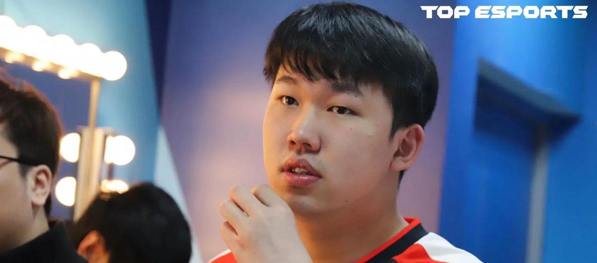 League of Legends: Top Esports (TES) jungler Yang Zijian (ID: naiyou) handed lifetime ban after being found guilty of match-fixing.. League of Legends: Top Esports (TES) jungler Yang Zijian (ID: naiyou) handed lifetime ban after being found guilty of match-fixing..
