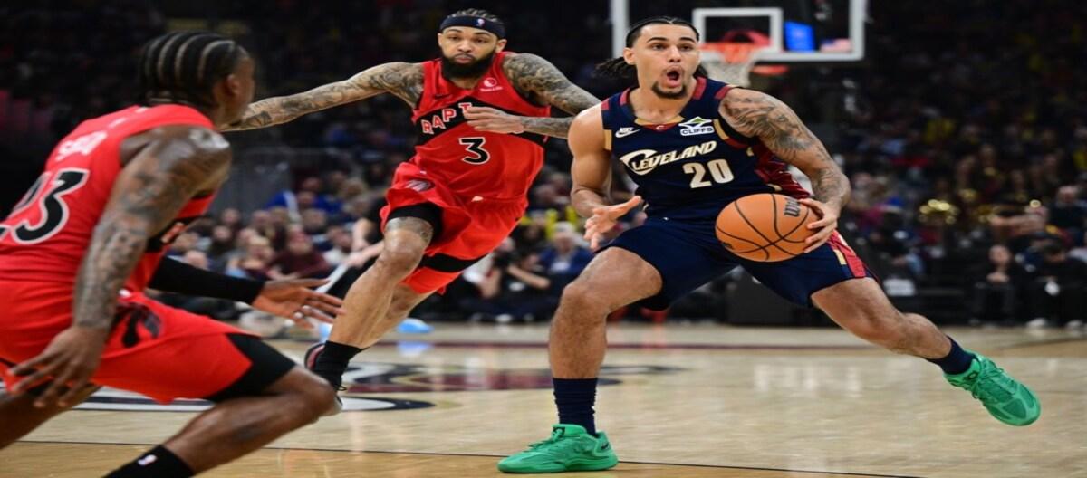 Mitchell's 32 points led the Cavaliers to a 126-113 victory over the Raptors.