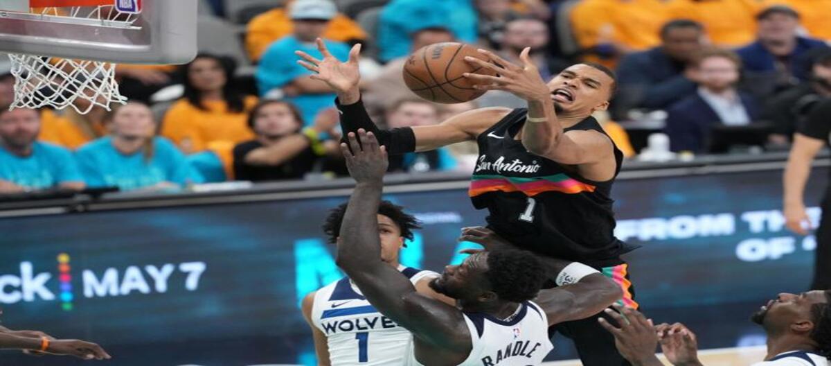 Randle scored 21 points and Edwards added 18, as the Timberwolves narrowly defeated the Spurs 104-102.