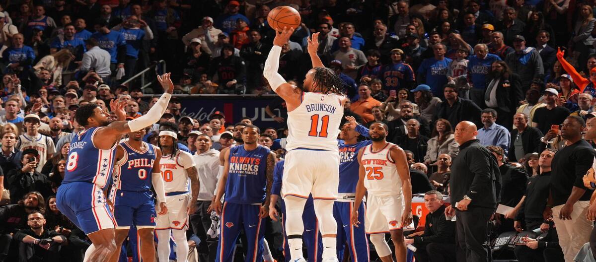 Brunson's 35 points led the Knicks to a 137-98 victory over the 76ers.